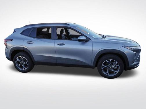 Sterling Gray Metallic 2025 Chevrolet Trax LT