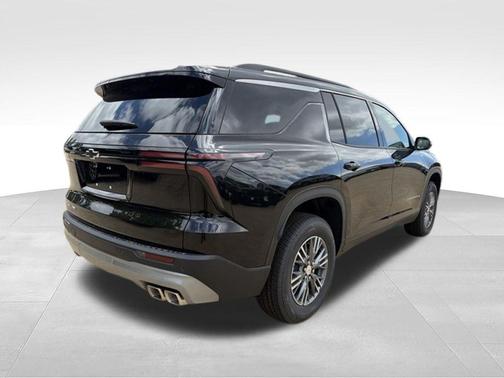 Mosaic Black Metallic 2026 Chevrolet Traverse LT
