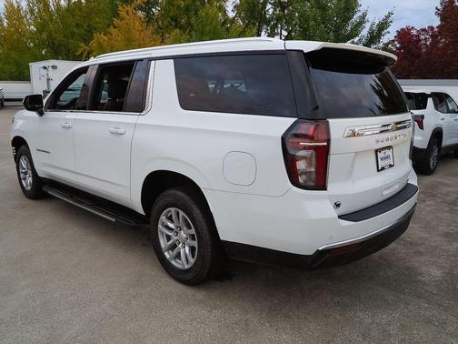 2023 Chevrolet Suburban LT