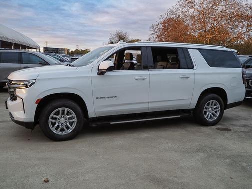 2023 Chevrolet Suburban LT