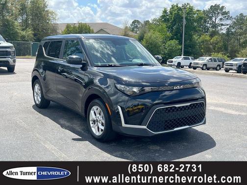 Fusion Black 2024 Kia Soul LX