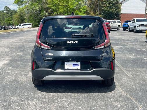 Fusion Black 2024 Kia Soul LX