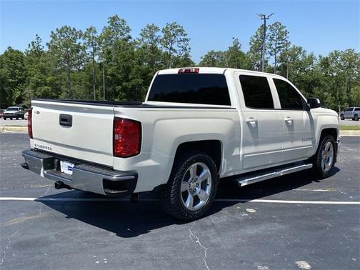 Photo 4 of 31 of 2015 Chevrolet Silverado 1500 LT