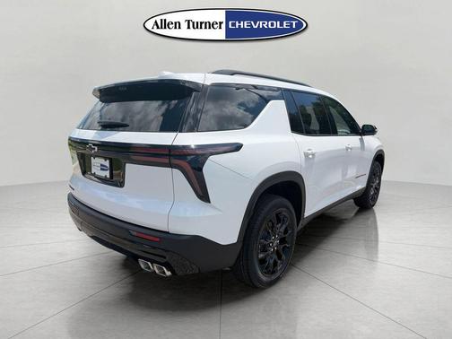 Summit White 2026 Chevrolet Traverse LT