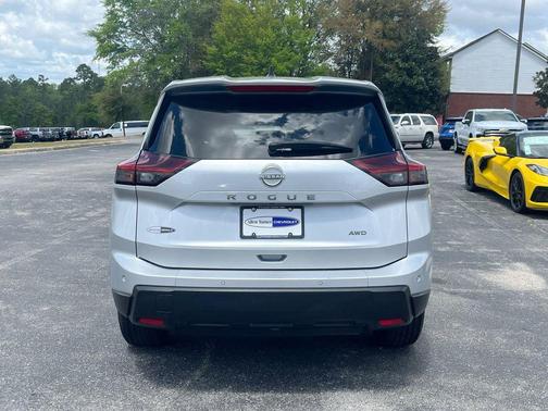 Brilliant Silver Metallic 2024 Nissan Rogue S