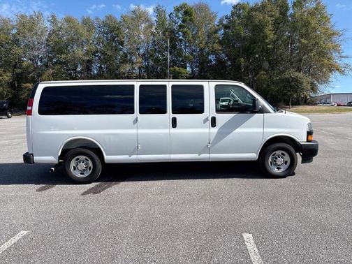Summit White 2025 Chevrolet Express 3500 RWD 3500 Extended Wheelbase LS