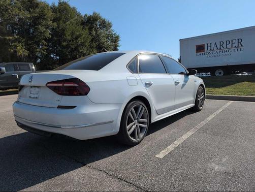 2018 Volkswagen Passat 2.0T R-Line