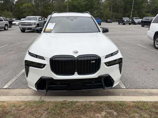 Mineral White Metallic 2023 BMW X7 M60i