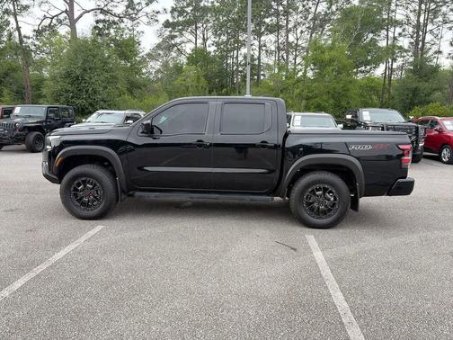 Super Black 2022 Nissan Frontier PRO-4X