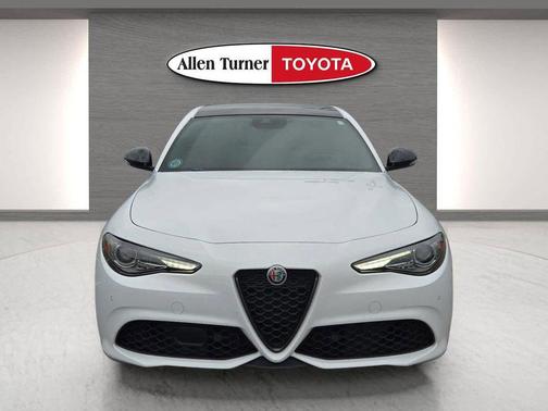 Alfa White 2022 Alfa Romeo Giulia Ti