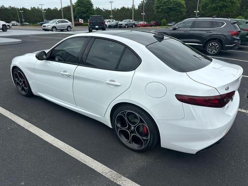 Alfa White 2022 Alfa Romeo Giulia Ti