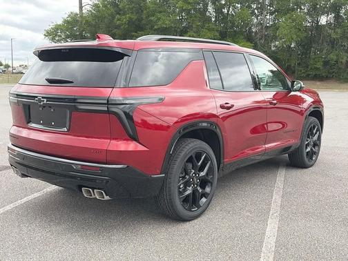 Radiant Red Tintcoat 2026 Chevrolet Traverse RS