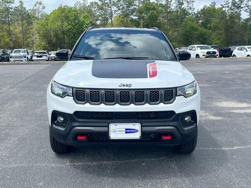 Bright White Clearcoat 2023 Jeep Compass Trailhawk