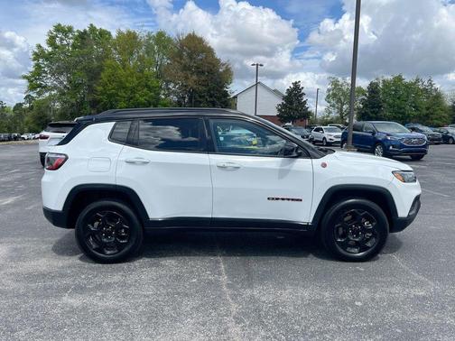 Bright White Clearcoat 2023 Jeep Compass Trailhawk