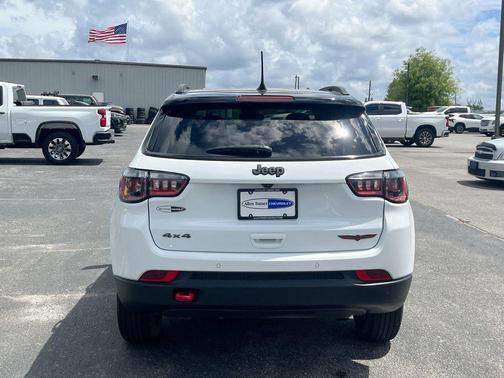 Bright White Clearcoat 2023 Jeep Compass Trailhawk