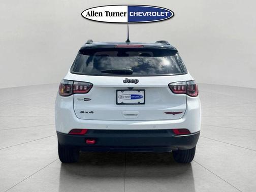 Bright White Clearcoat 2023 Jeep Compass Trailhawk