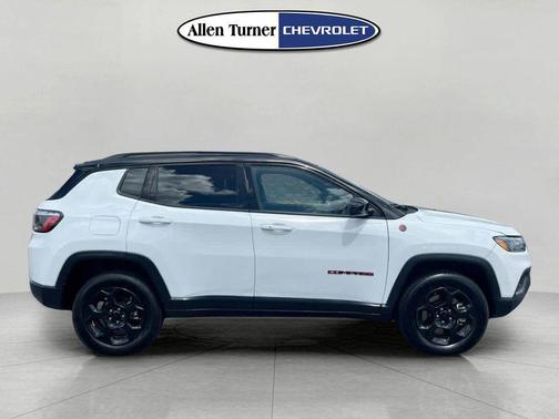 Bright White Clearcoat 2023 Jeep Compass Trailhawk