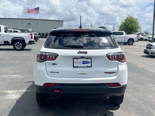 Bright White Clearcoat 2023 Jeep Compass Trailhawk