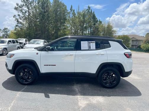 Bright White Clearcoat 2023 Jeep Compass Trailhawk
