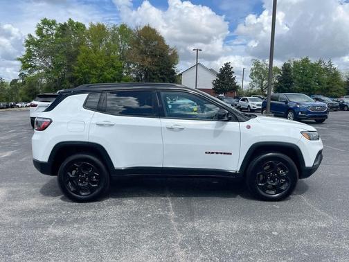 Bright White Clearcoat 2023 Jeep Compass Trailhawk