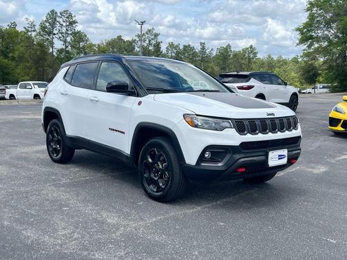 Bright White Clearcoat 2023 Jeep Compass Trailhawk