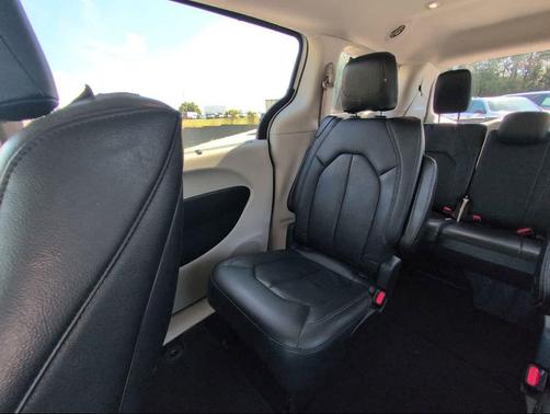 2018 Chrysler Pacifica Touring-L Plus