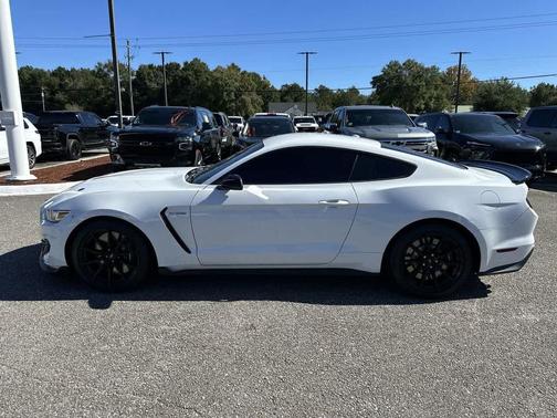 2017 Ford Shelby GT350 Base