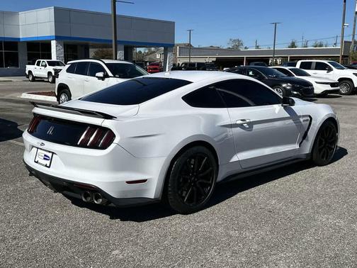 2017 Ford Shelby GT350 Base