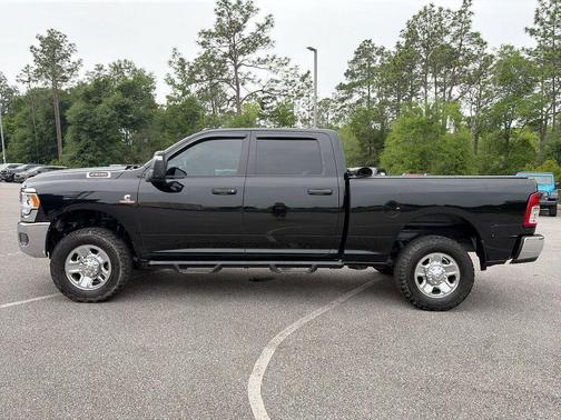 Diamond Black Crystal Pearlcoat 2023 RAM 2500 Tradesman Crew Cab 4x4 6'4' Box