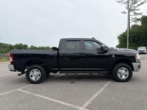 Diamond Black Crystal Pearlcoat 2023 RAM 2500 Tradesman Crew Cab 4x4 6'4' Box
