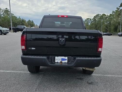 2024 RAM 1500 Classic Warlock Crew Cab 4x2 5'7' Box