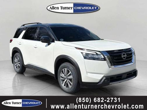 2022 Nissan Pathfinder SL 2WD