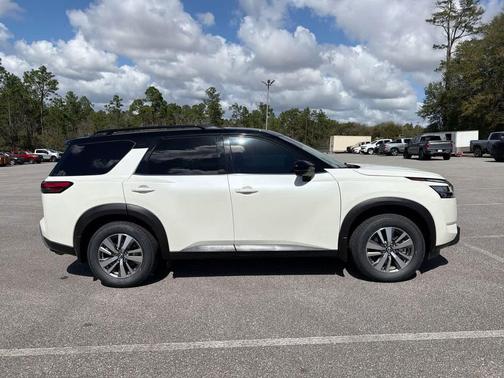 2022 Nissan Pathfinder SL 2WD