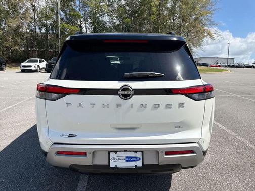 2022 Nissan Pathfinder SL 2WD