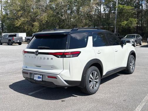 2022 Nissan Pathfinder SL 2WD