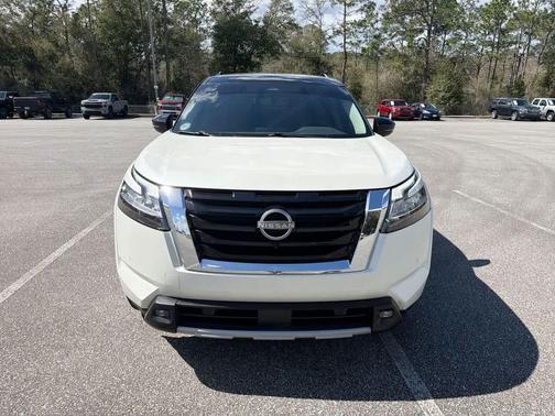 2022 Nissan Pathfinder SL 2WD