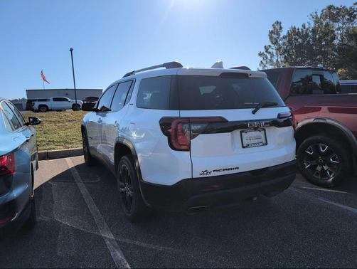 2022 GMC Acadia FWD SLT