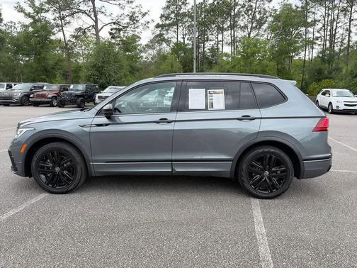 Platinum Gray Metallic 2022 Volkswagen Tiguan 2.0T SE R-Line Black