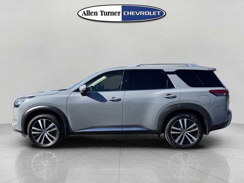 2025 Nissan Pathfinder Platinum FWD