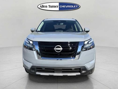 2025 Nissan Pathfinder Platinum FWD