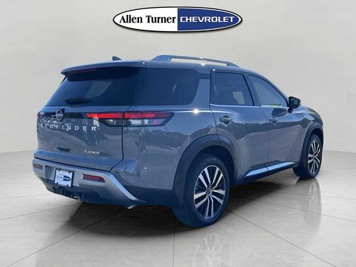 2025 Nissan Pathfinder Platinum FWD