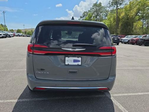 Ceramic Gray Clearcoat 2023 Chrysler Pacifica Touring L