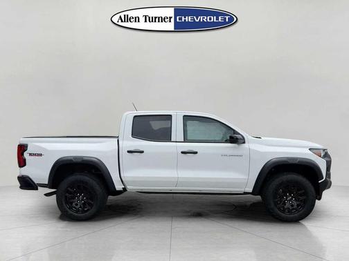 Summit White 2026 Chevrolet Colorado Trail Boss