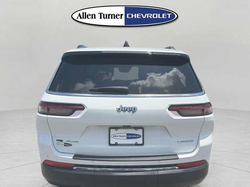 Bright White Clearcoat 2023 Jeep Grand Cherokee L Laredo