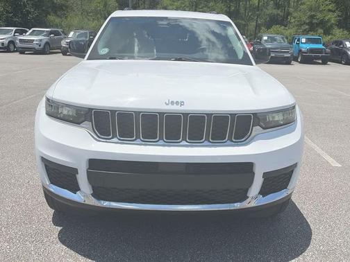 Bright White Clearcoat 2023 Jeep Grand Cherokee L Laredo