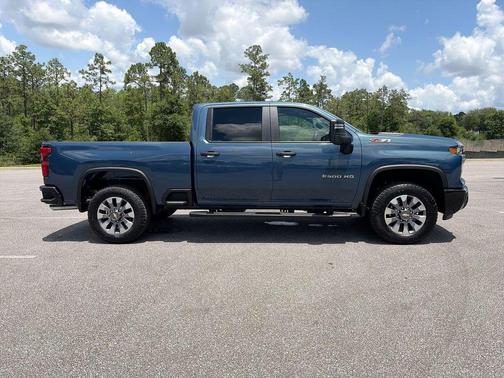 Lakeshore Blue Metallic 2026 Chevrolet Silverado 2500 Custom