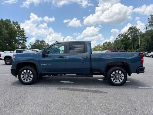 Lakeshore Blue Metallic 2026 Chevrolet Silverado 2500 Custom