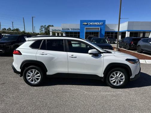 2024 Toyota Corolla Cross LE