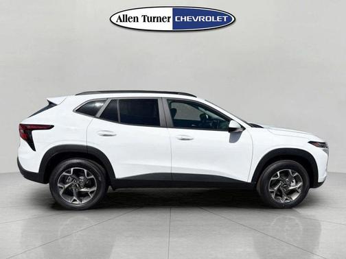 Summit White 2026 Chevrolet Trax LT