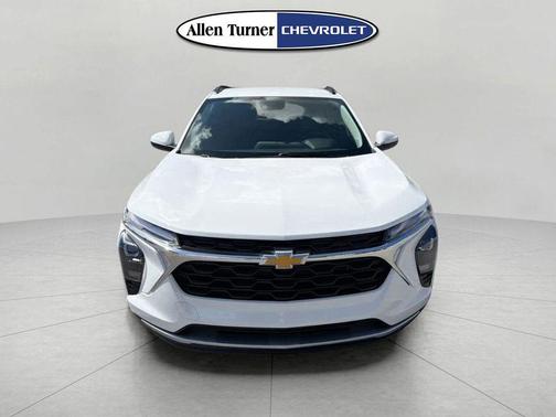 Summit White 2026 Chevrolet Trax LT